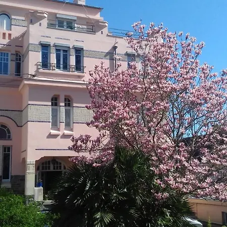 Helianthe Panzió Caen